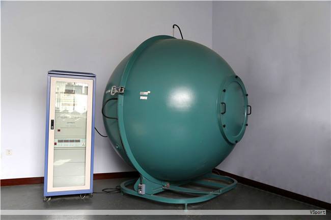 在日常环境中,光源主要来自太阳,太阳光本身是一种复合光,包含可见光与不可见光。可见光的波长范围约在380–760纳米,通过分光可以分离出多色光。日常生活中的白光含有多种颜色,进入机器视觉系统时通常通过合成或分解来实现对不同颜色的控制。机器视觉常用的光源覆盖可见光、部分红外和部分紫外波段,以便强化目标特征、削弱背景、提升对比度和工作效率。 在日常环境中,光源主要来自太阳,太阳光本身是一种复合光,包含可见光与不可见光。可见光的波长范围约在380–760纳米,通过分光可以分离出多色光。日常生活中的白光含有多种颜色,进入机器视觉系统时通常通过合成或分解来实现对不同颜色的控制。机器视觉常用的光源覆盖可见光、部分红外和部分紫外波段,以便强化目标特征、削弱背景、提升对比度和工作效率。