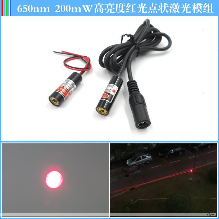 灯光为场景注入个性与气质，借由光线照亮场景中的物体，营造出理想的视觉氛围。通过灯光可以模拟太阳、火柴、手电、枪火或爆炸等效果。