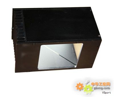 光源是指能在一定波长范围内发出电磁辐射的物体,通常指能够自行发光的体。凡是能自身发光的物体都可视为光源,如太阳、恒星、灯具与正在燃烧的物质等;而像月亮、桌面等仅靠外来光反射来被看到的物体,不能算作光源。在日常生活和科研应用中,光源不仅提供可见光,还涉及不可见光段的应用,广泛用于农业、医学、国防等领域。 光源是指能在一定波长范围内发出电磁辐射的物体,通常指能够自行发光的体。凡是能自身发光的物体都可视为光源,如太阳、恒星、灯具与正在燃烧的物质等;而像月亮、桌面等仅靠外来光反射来被看到的物体,不能算作光源。在日常生活和科研应用中,光源不仅提供可见光,还涉及不可见光段的应用,广泛用于农业、医学、国防等领域。