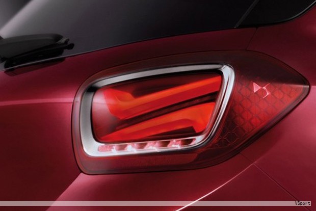 亮度是指发光体单位面积上的光强，即光源在单位面积上的发光强度，单位为尼特（cd/㎡）。需要注意的是，亮度和光照度是两个完全不同的概念：光照度描述的是光照射在物体表面时单位面积上接收到的光通量，而亮度则是光源本身的属性。