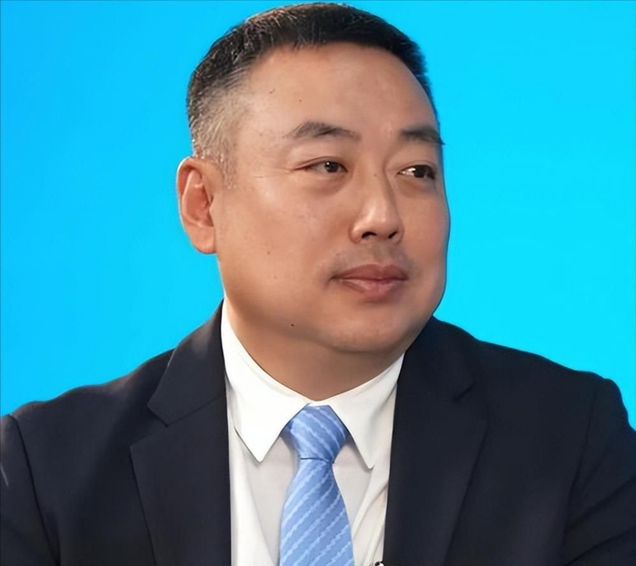 林诗栋因伤病退赛引争议，背后揭示职业运动员