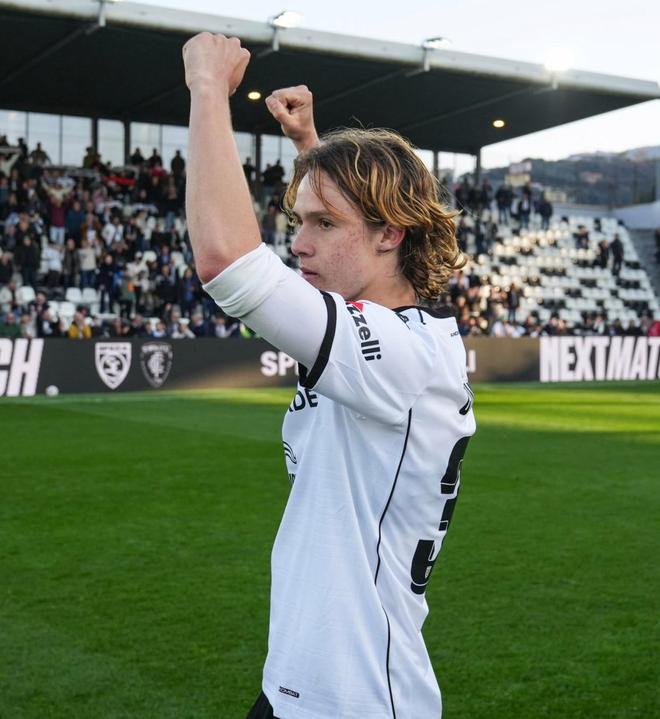 17岁米兰青训中场科莫托意乙闪耀身价飙升引意甲