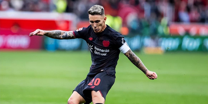 巴萨瞄准勒沃库森带刀后卫格里马尔多补强左路