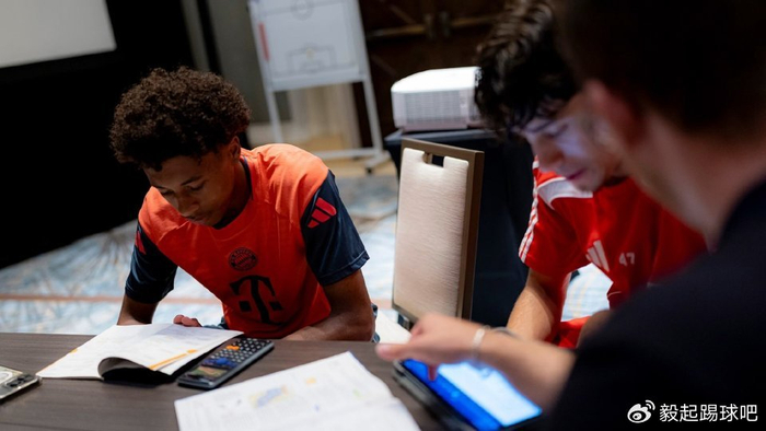 17岁德国中卫基亚拉遭曼城切尔西争夺 拜仁提前
