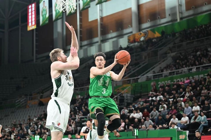 辽宁男篮三连主收官战逆转取胜 王岚嵚缺阵仍力